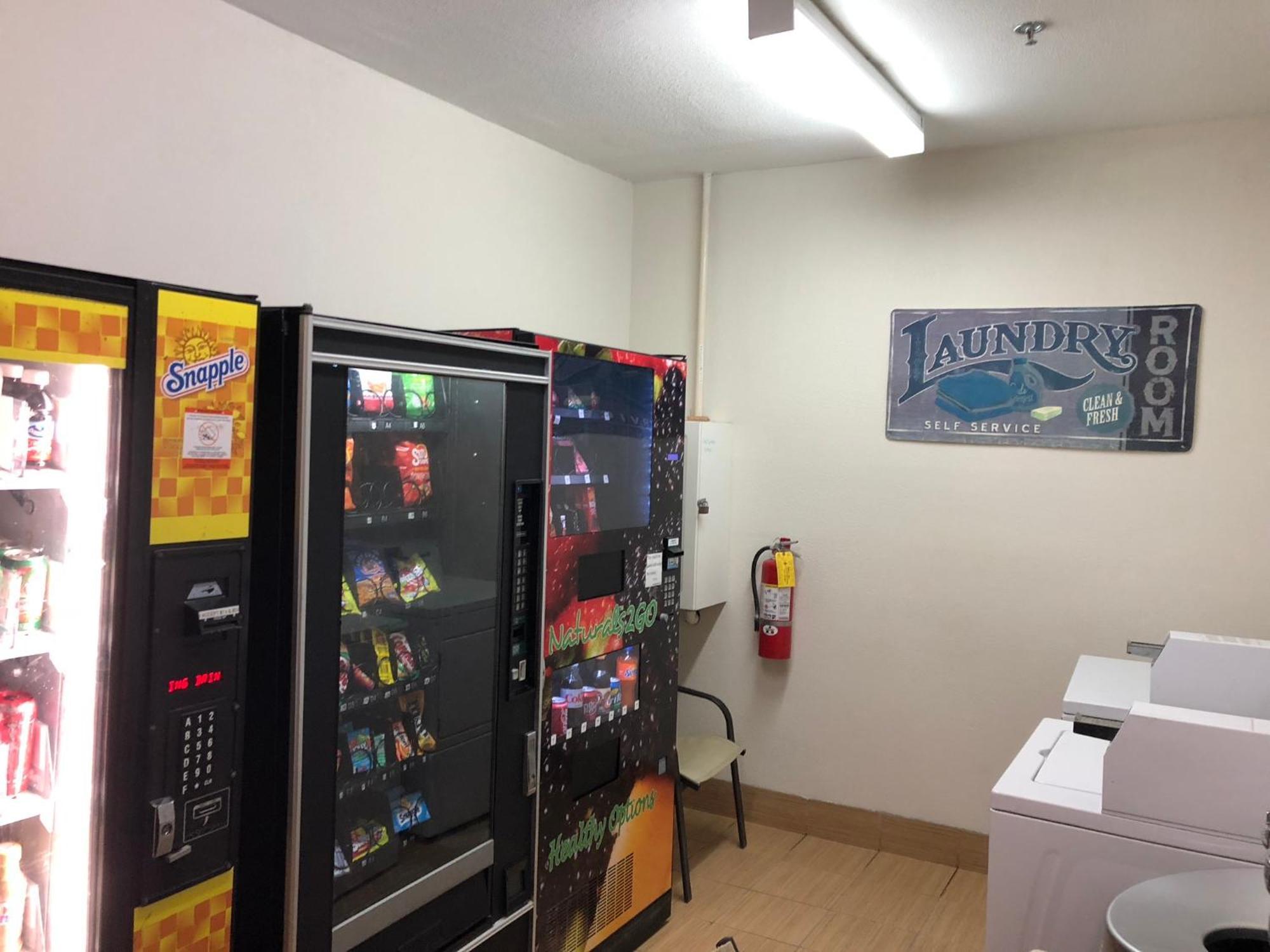 Suburban Studios By Choice Hotels - Award Winning - New 2024 - Walk To Eateries & Grocery - Ultra Sparkling - Garden Rooms - Designer Lighting & Right Off I-95 - Proudly An All American Managed Property Brunswick Εξωτερικό φωτογραφία