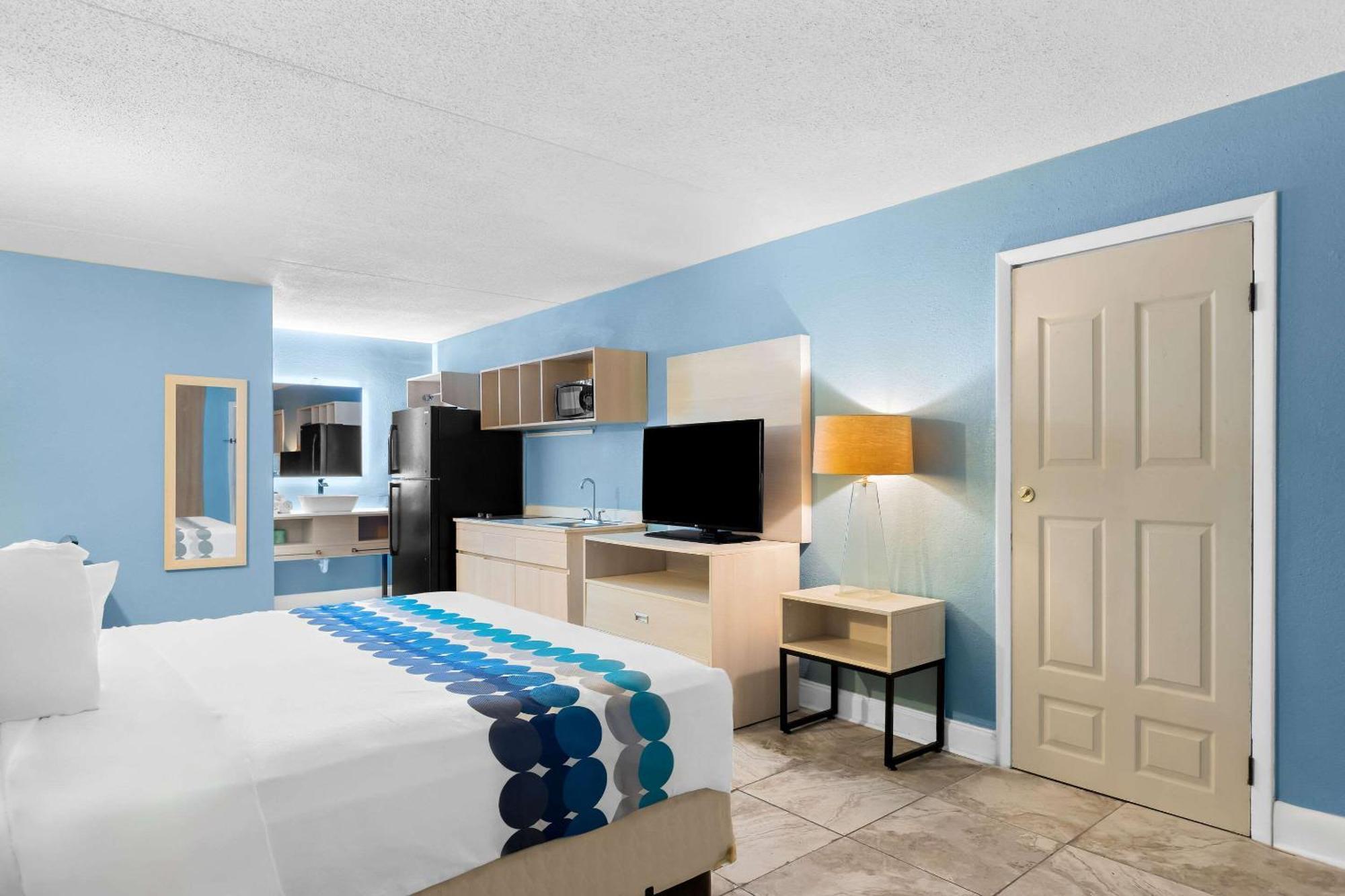 Suburban Studios By Choice Hotels - Award Winning - New 2024 - Walk To Eateries & Grocery - Ultra Sparkling - Garden Rooms - Designer Lighting & Right Off I-95 - Proudly An All American Managed Property Brunswick Εξωτερικό φωτογραφία