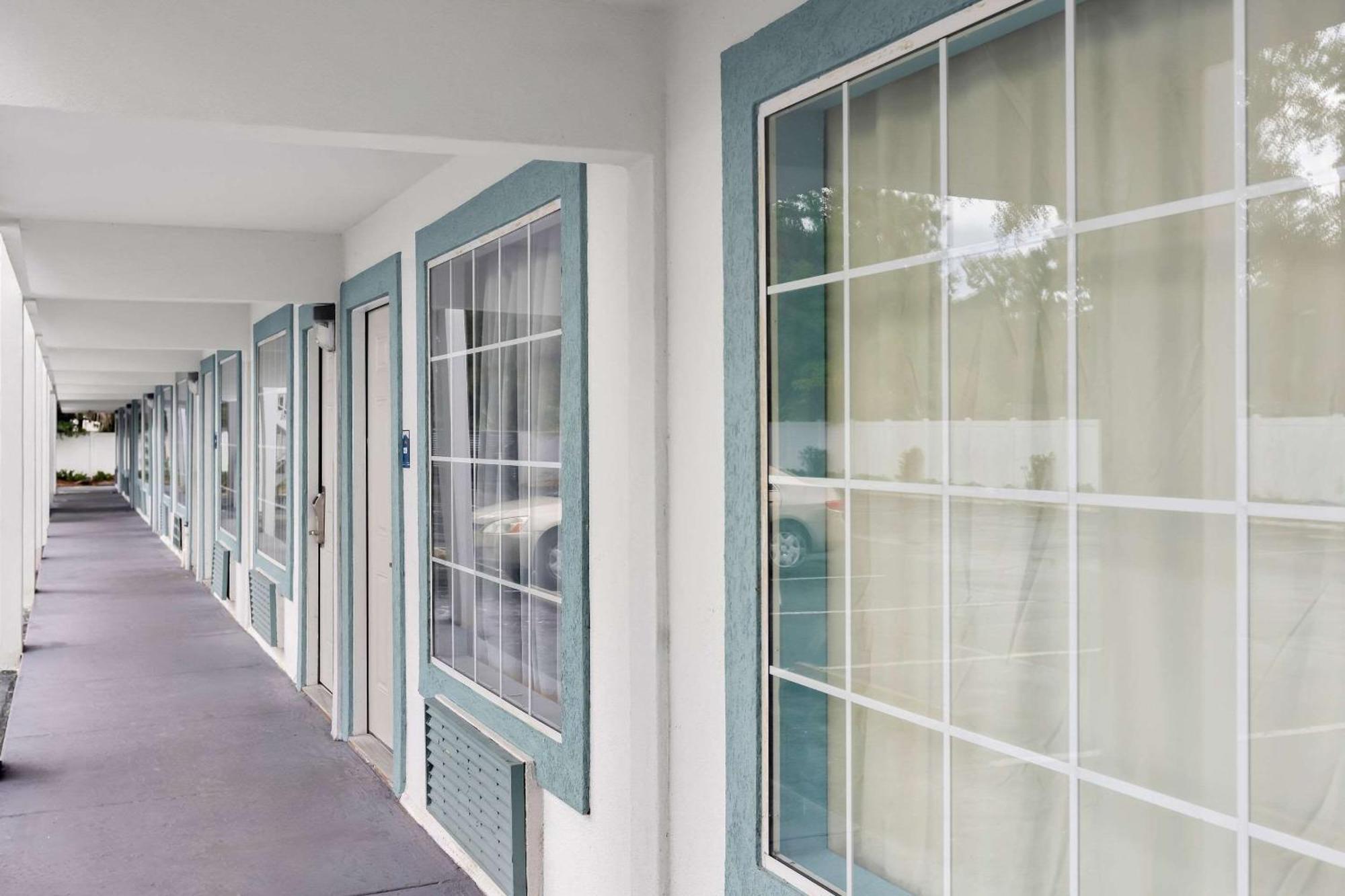 Suburban Studios By Choice Hotels - Award Winning - New 2024 - Walk To Eateries & Grocery - Ultra Sparkling - Garden Rooms - Designer Lighting & Right Off I-95 - Proudly An All American Managed Property Brunswick Εξωτερικό φωτογραφία