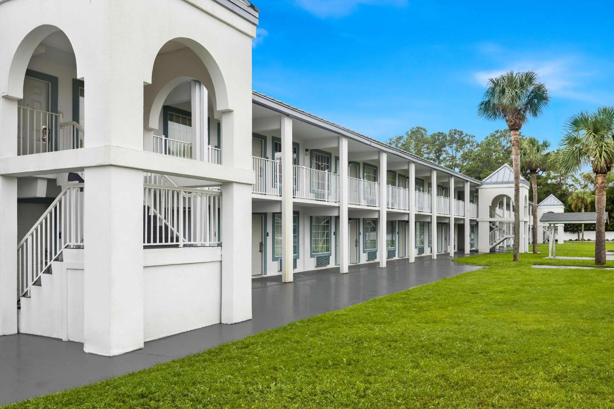 Suburban Studios By Choice Hotels - Award Winning - New 2024 - Walk To Eateries & Grocery - Ultra Sparkling - Garden Rooms - Designer Lighting & Right Off I-95 - Proudly An All American Managed Property Brunswick Εξωτερικό φωτογραφία